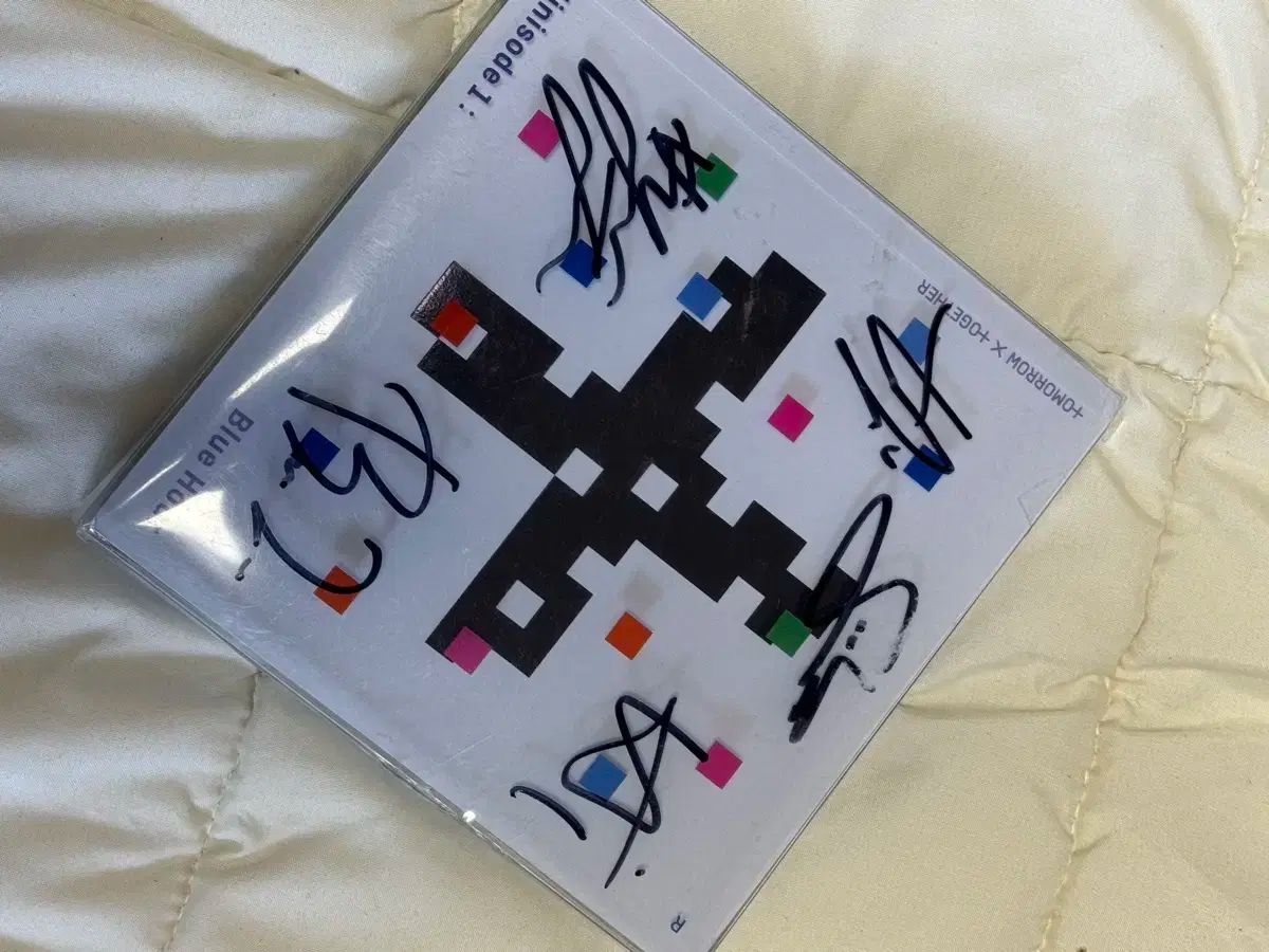 TOMORROW X TOGETHER 直筆サイン入りアルバム | 非売品 TOMORROW X TOGETHER(TXT) サイン アルバム 非売品 - メルカリ