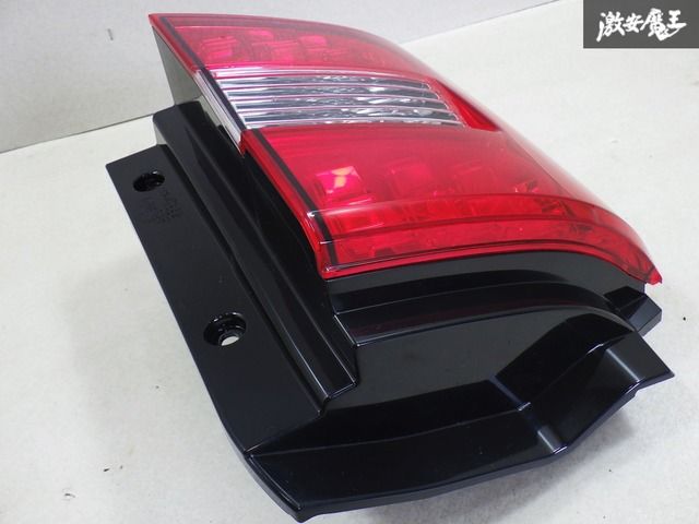 三菱純正 CV5W デリカD5 前期 テールライト テールランプ 外側