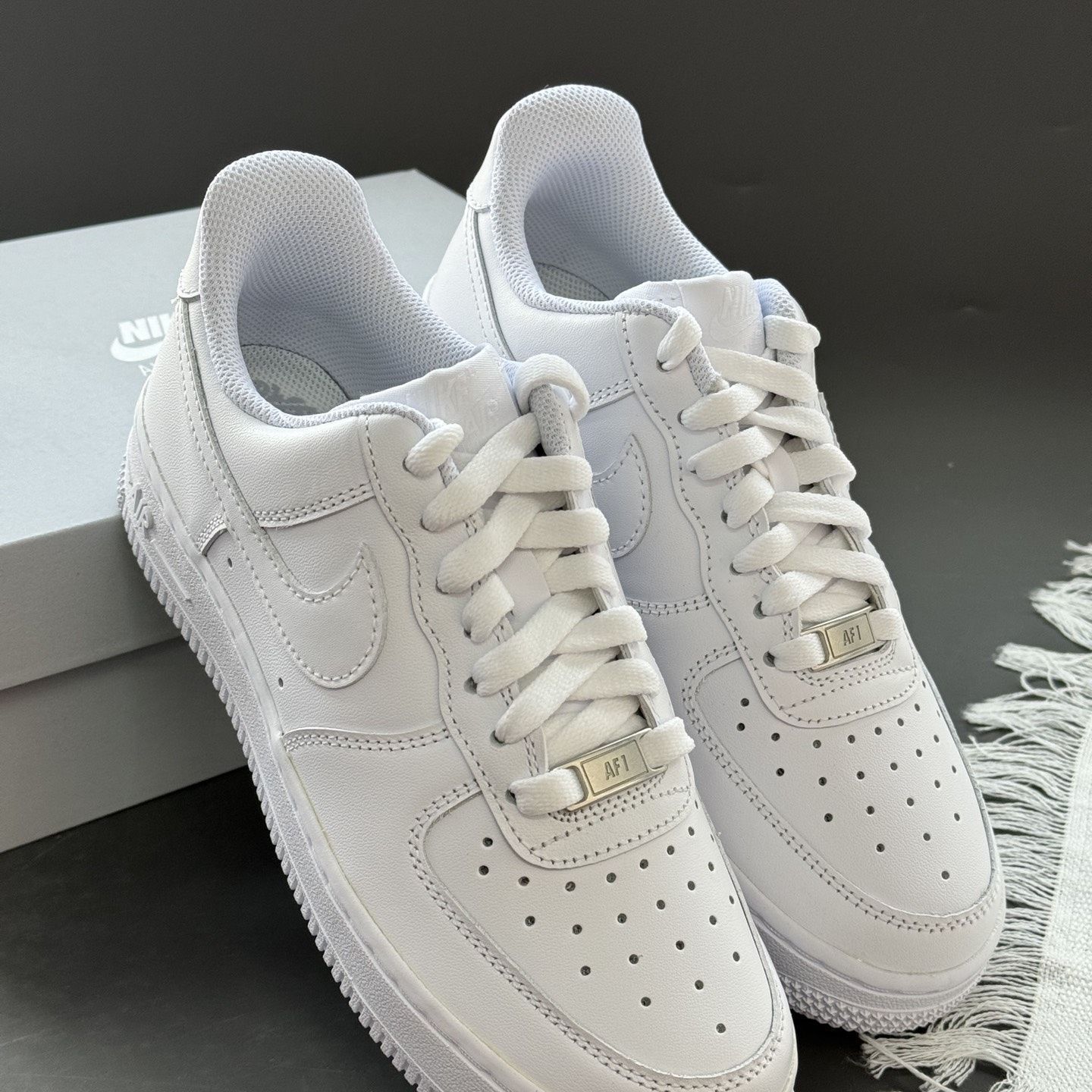 ナイキ 新品 NIKE Air Force 1 Low '07 White 男女兼用 ホワイト スニーカー