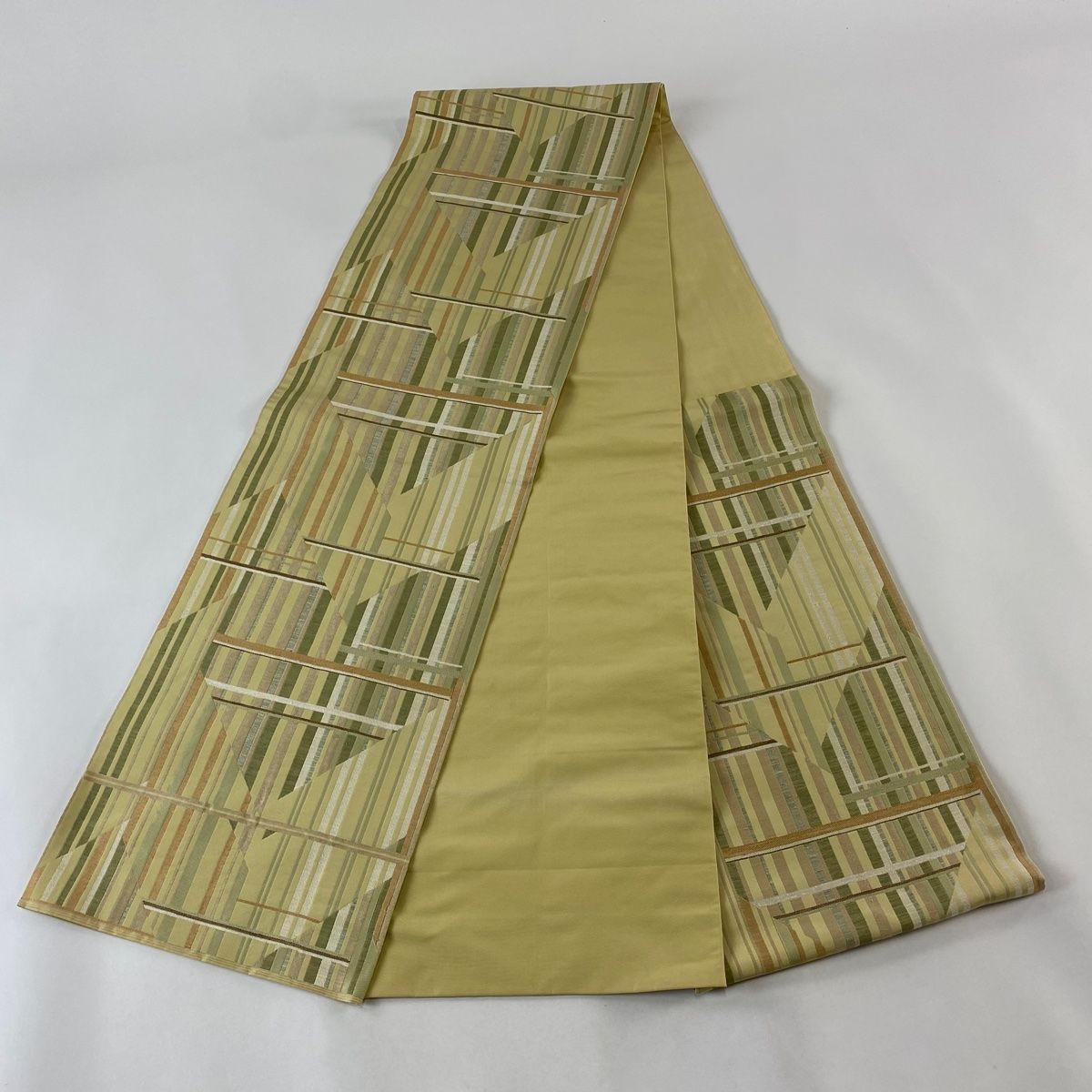袋帯 美品 逸品 川島織物 落款 関西仕立て 縞 幾何学 薄黄土色 六通