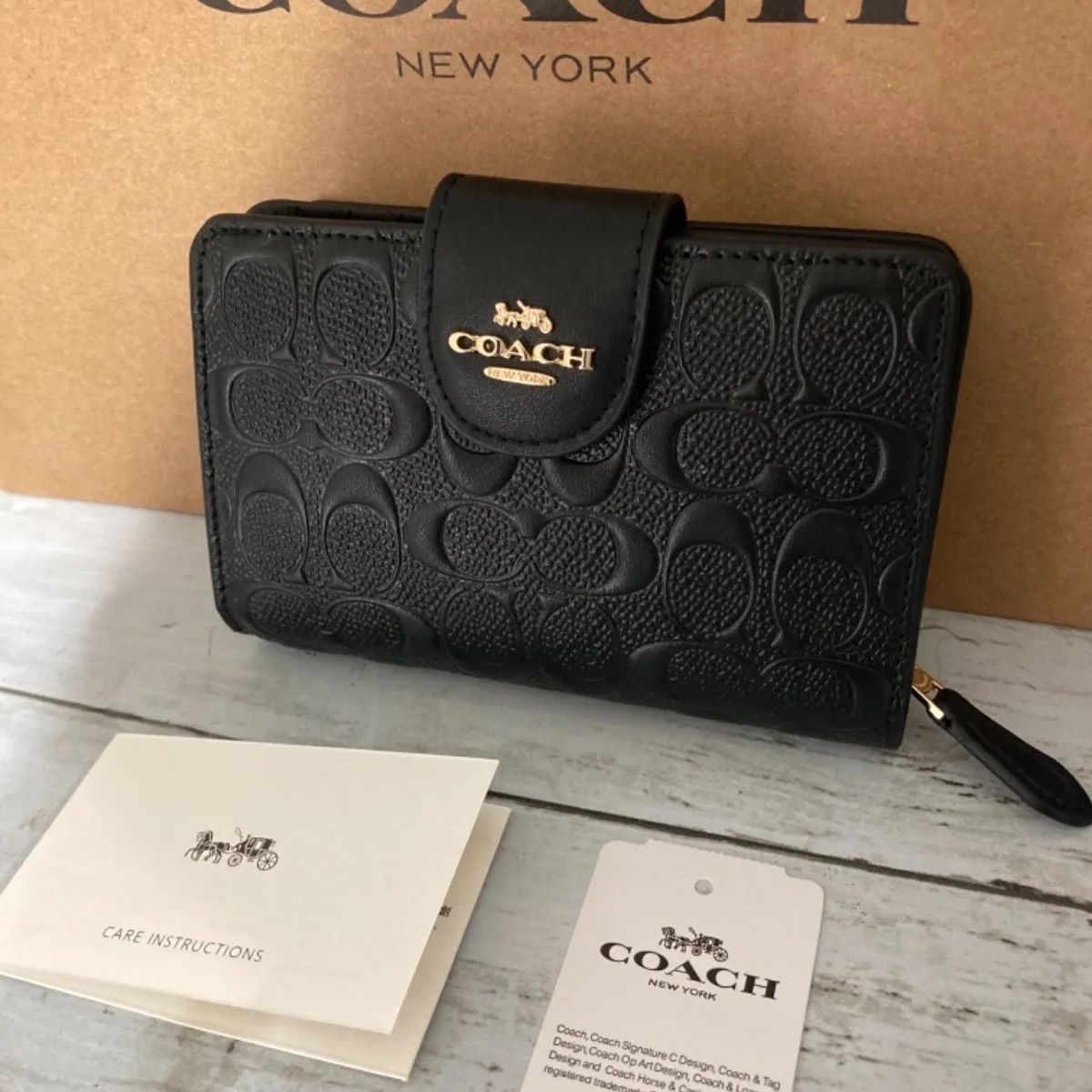 新品】最新☆COACH コーチ☆折り財布 エンボス ブラック 黒 - select