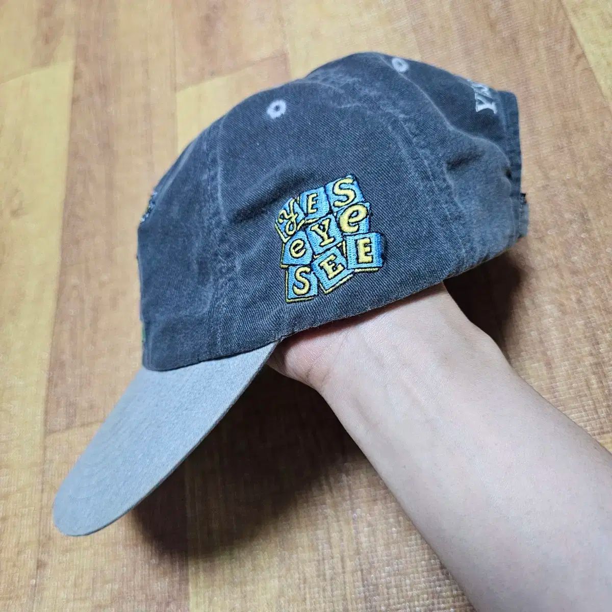 YESEYESEE キャラクター刺繍キャップ