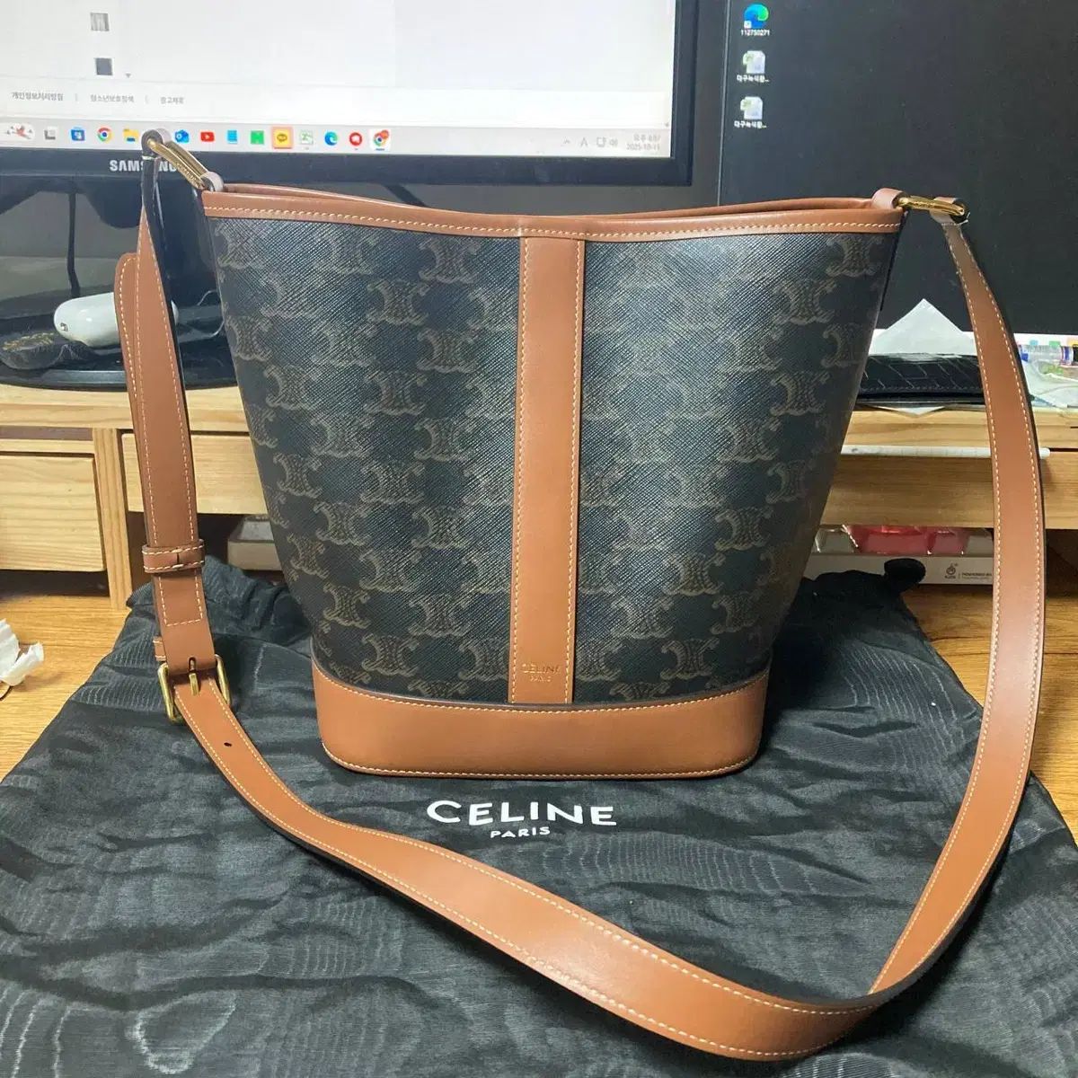 Celine セリーヌ トリオンフ バケットバッグ スモール
