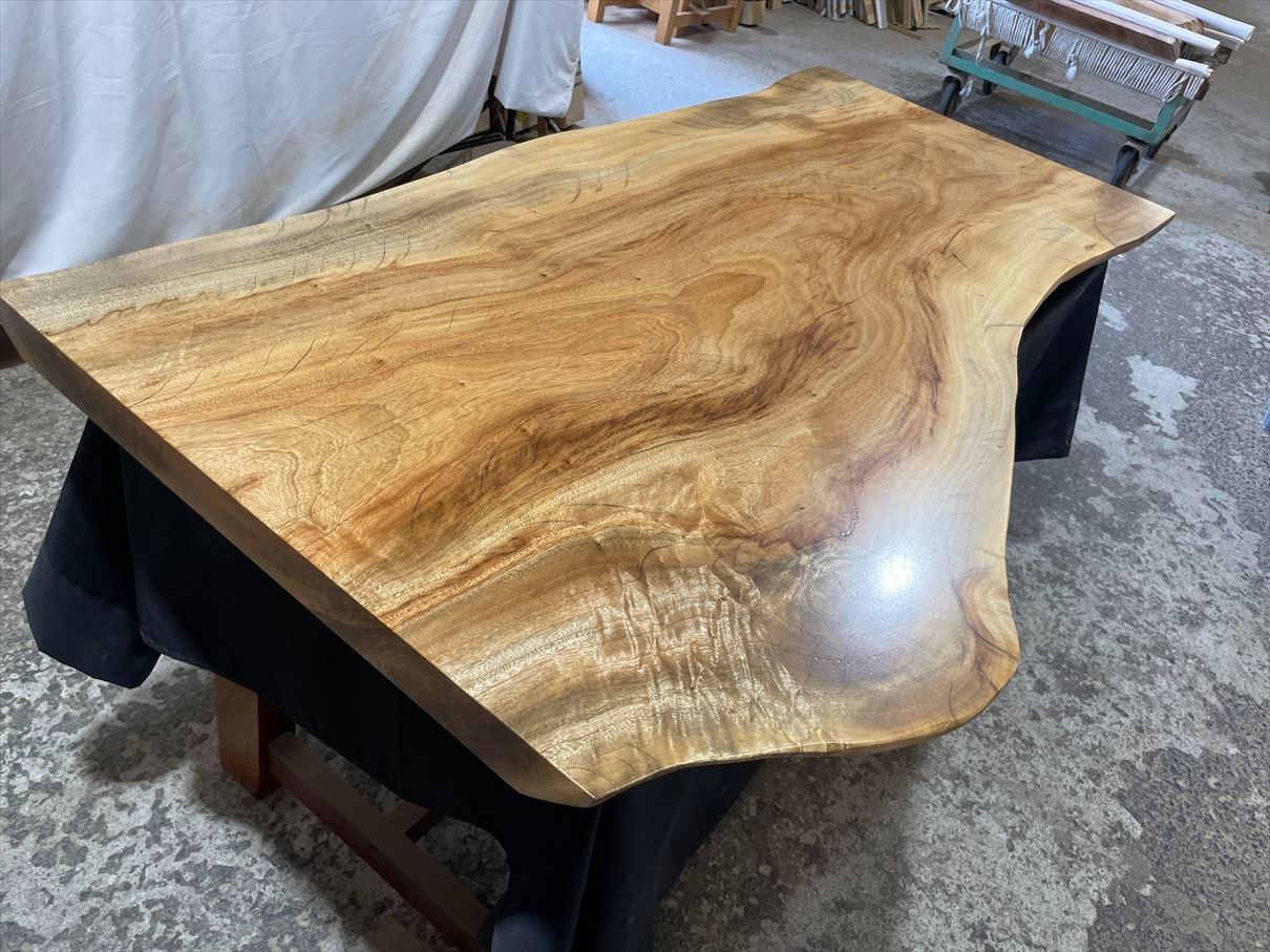 クス3888　楠　一枚板無垢材　1550x600‐700‐600x50mm ダイニングテーブル 　ローテーブル　センターテーブル　天板　樟　くすのき クス（楠）の一枚板 | 無垢材とは | 一枚板比較
