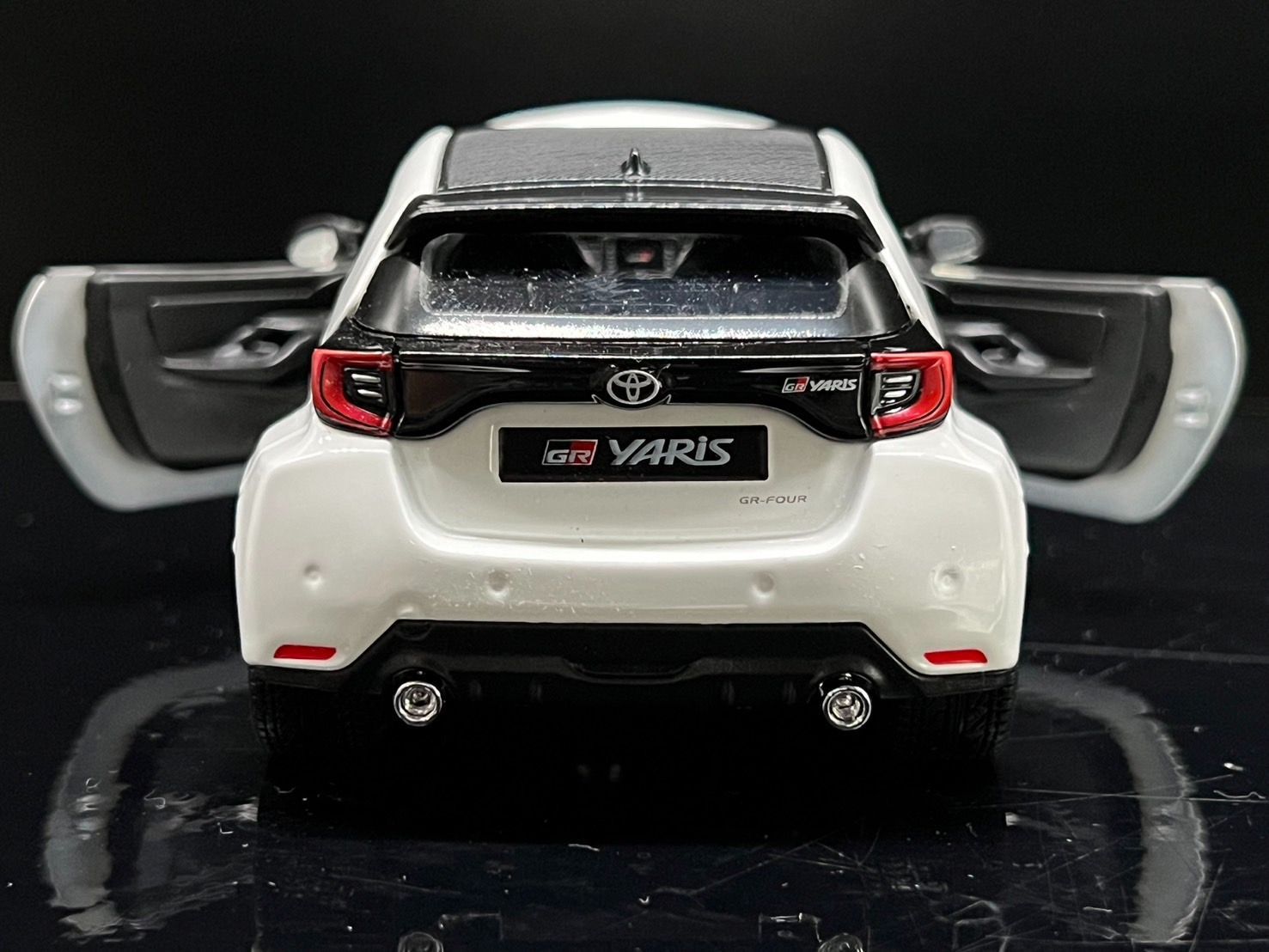 TOYOTA / トヨタ GR ヤリス 1/24 ミニカー H196 ホワイト TOYOTA / トヨタ GR ヤリス 1/24 ミニカー H196 ホワイト - メルカリ