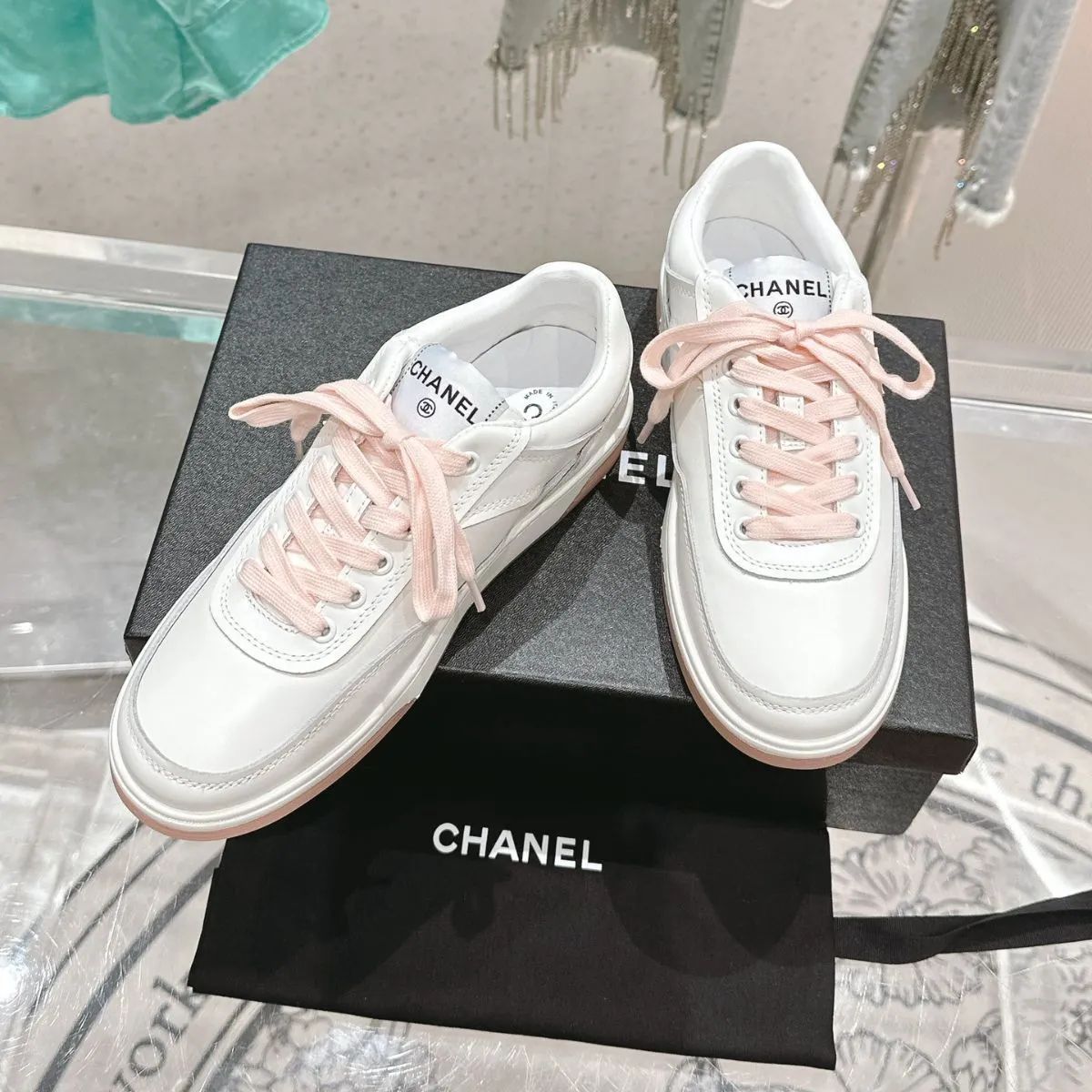 Chanel シャネル スニーカー 37 - メルカリ