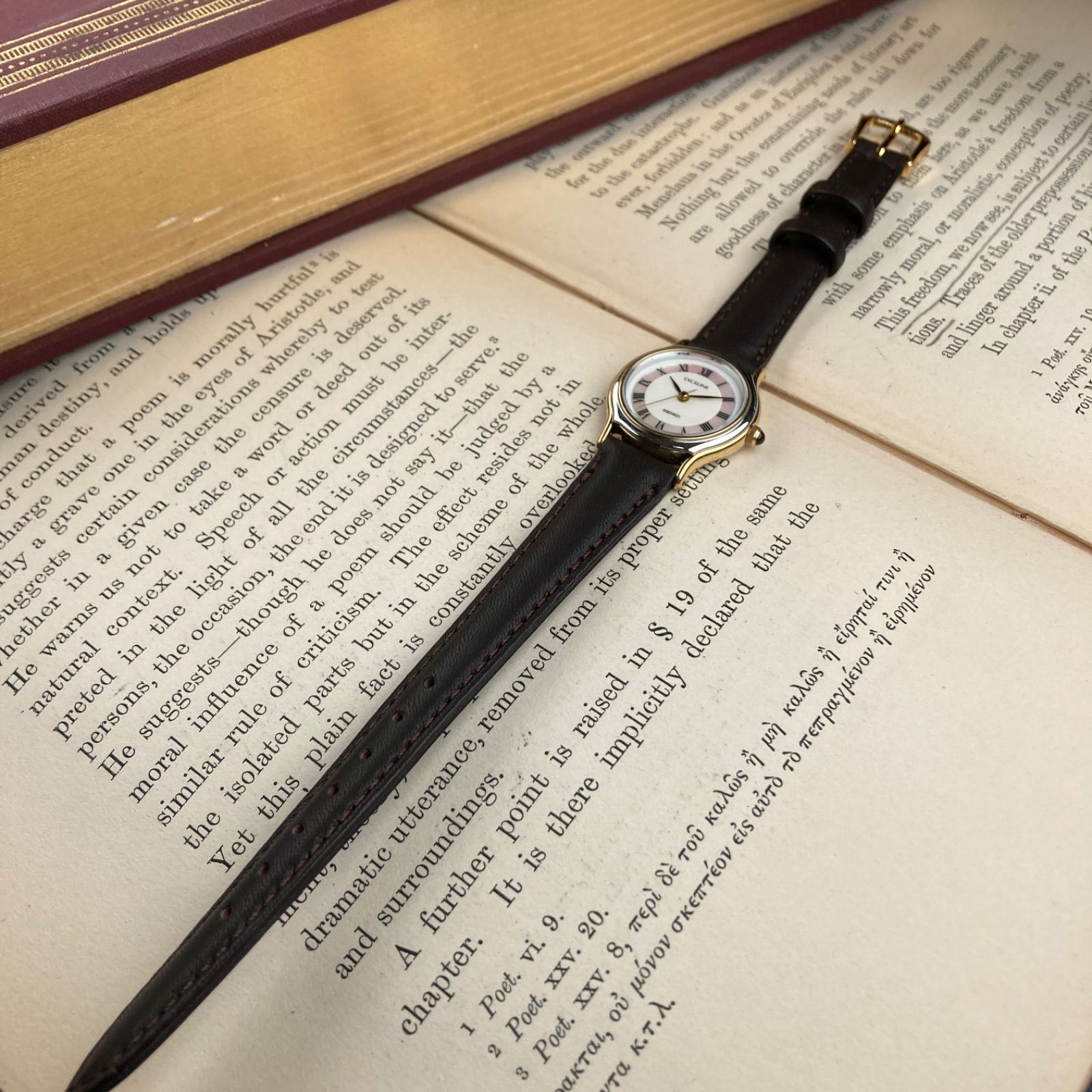 セリーヌ シェルダイヤル腕時計　男女兼用皮ベルトに劣化が見られます