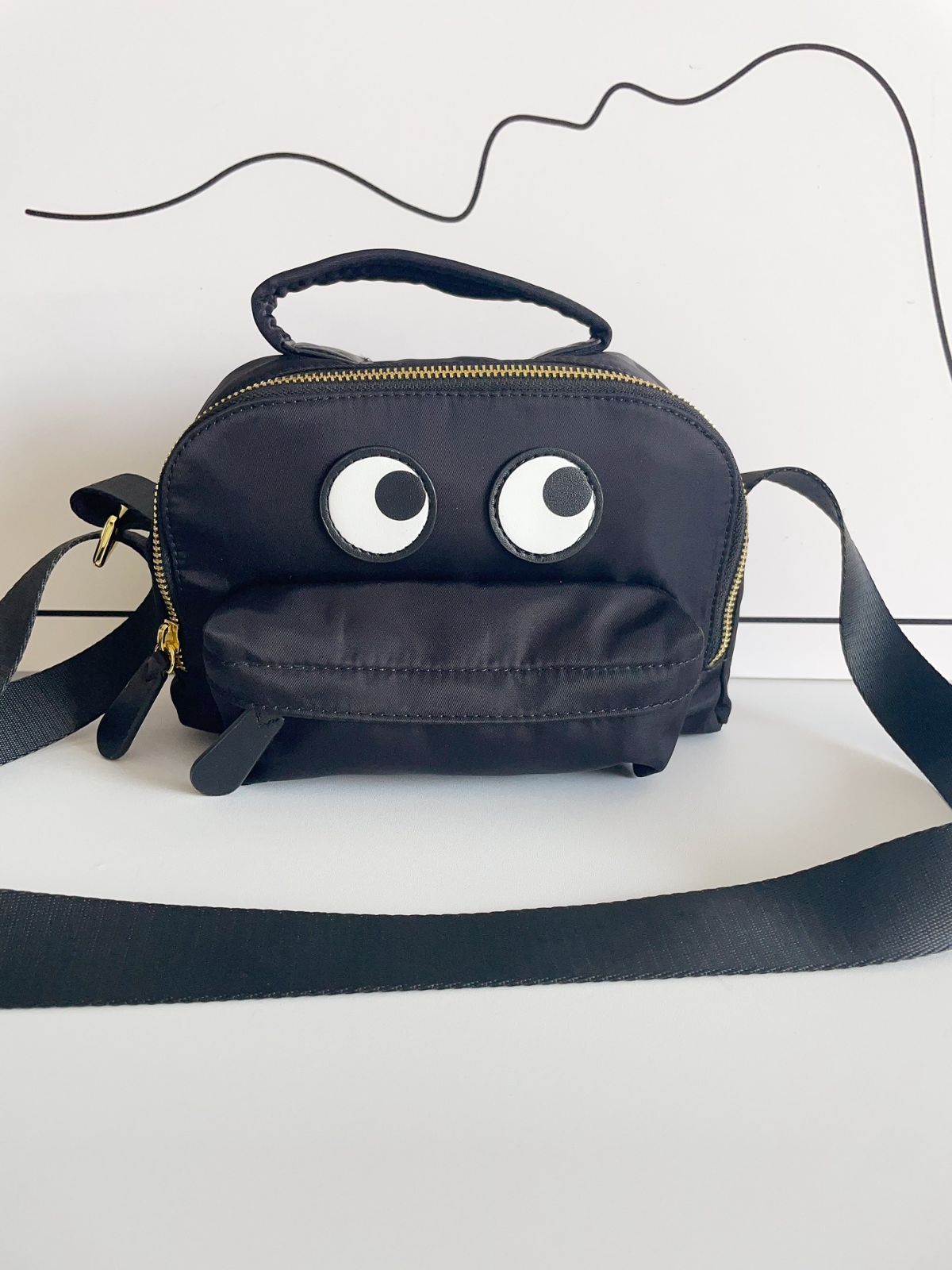 新品 ANYA HINDMARCH アニヤハインドマーチ レディース クロスボディポーチ ブラック