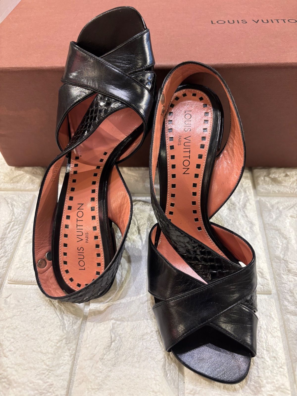 【SALE／55%OFF】 Louis Vuitton ブラック×ピンクレザー/パイソンレザーサンダル36 靴