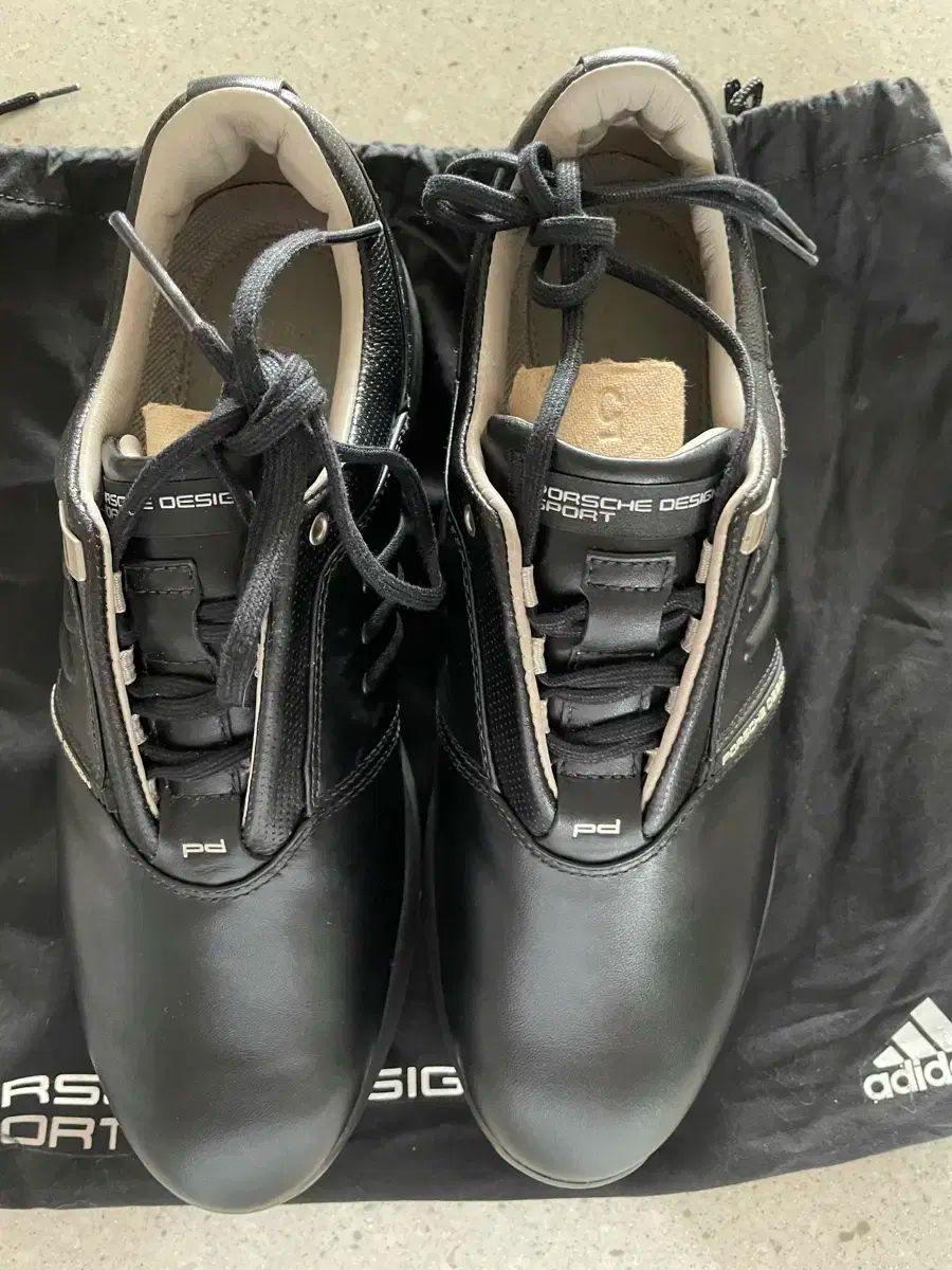 ポルシェ アディダス