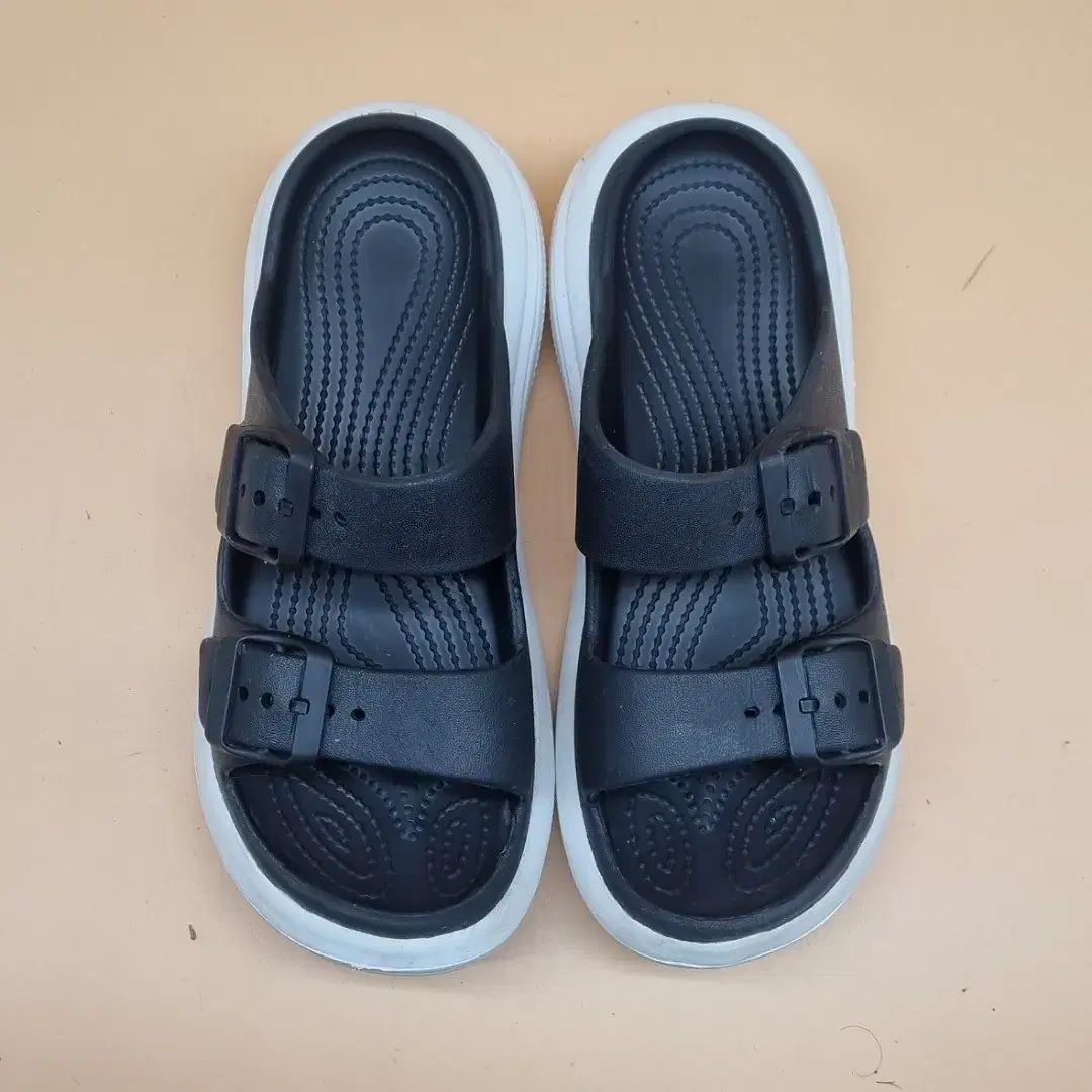 ダイアナ DIANA ドット柄メッシュアッパーミュールサンダル