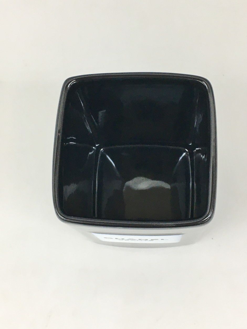 シャネルノベルティブラシスタンド 小物入れ