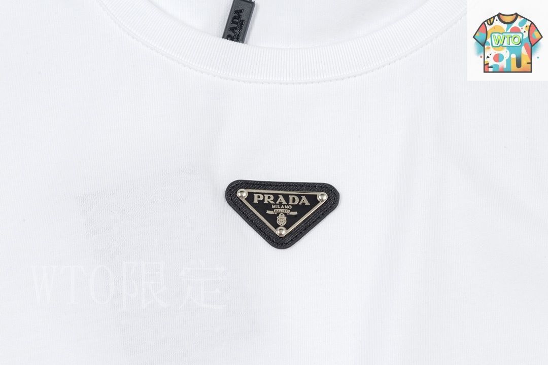 PRADA トライアングルロゴベスト PRADA Re-Nylon トライアングルロゴ ナイロンベスト - メルカリ
