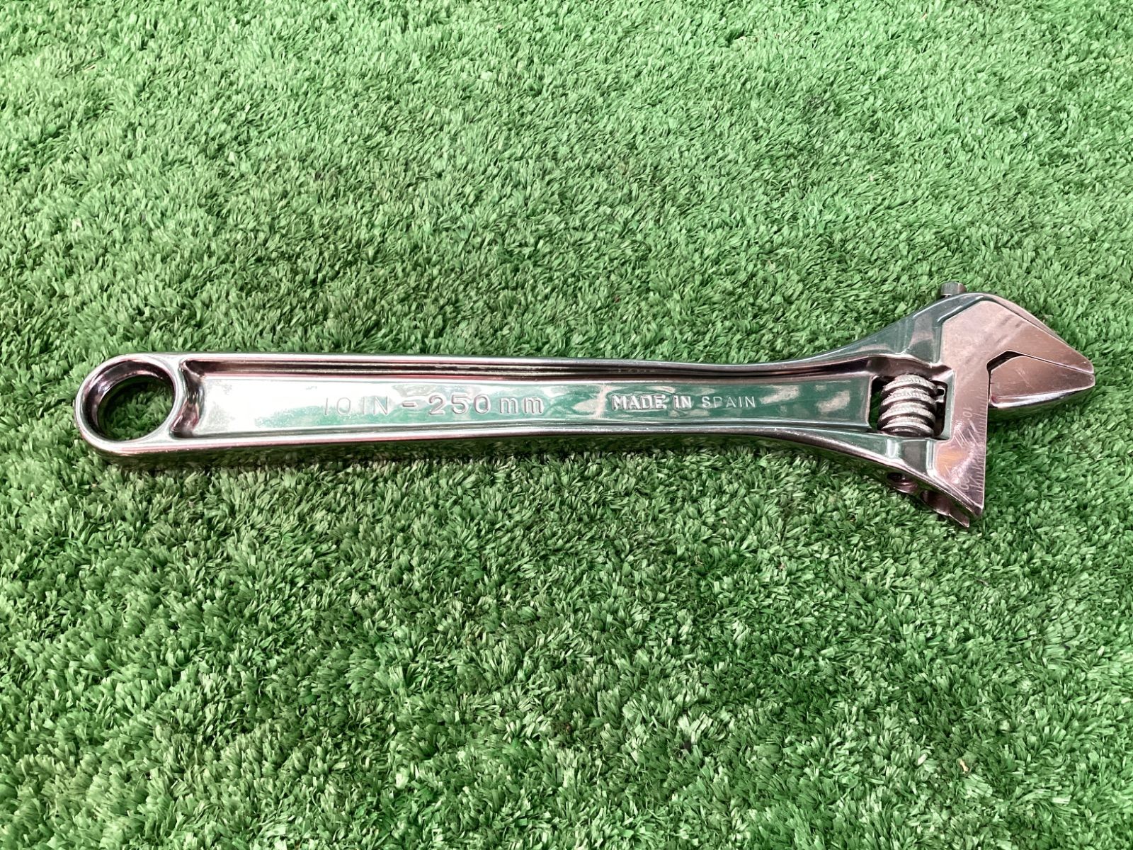 アジャスタブルレンチ