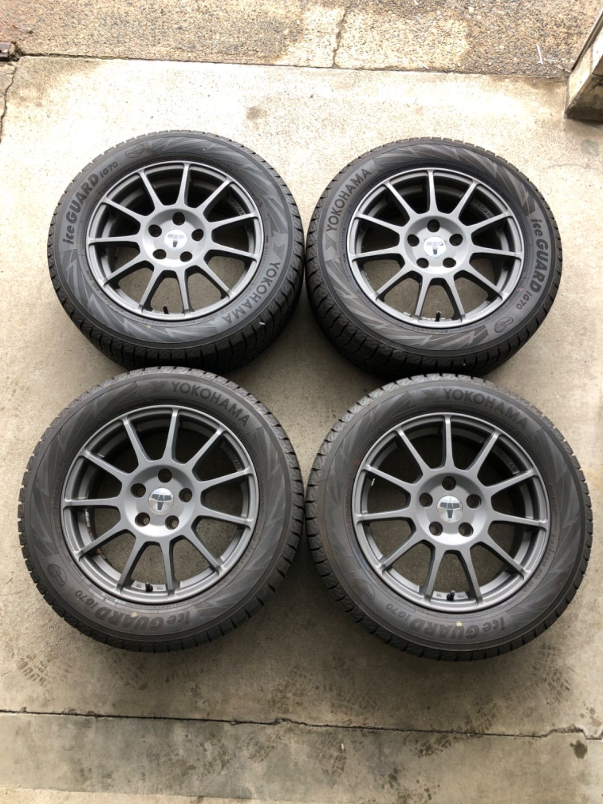 VW ゴルフ トゥーラン パサート ヴァリアント 215/55R16 スタッドレス 2021年 ヨコハマ iG70 TECMAG