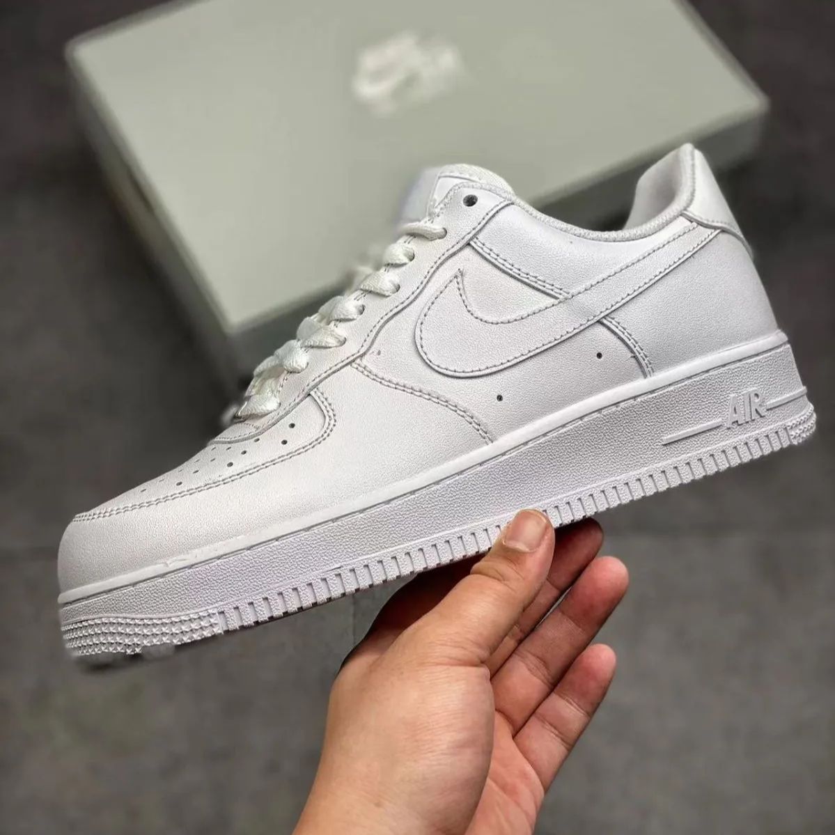 ナイキ エアフォース1 Nike Air Force 1 low ホワイト レディース メンズ スニーカー 海外輸入品23cm 23.5cm 24cm 24.5cm 25cm 25.5cm 26cm 26.5cm 27cm 27.5cm 28cm