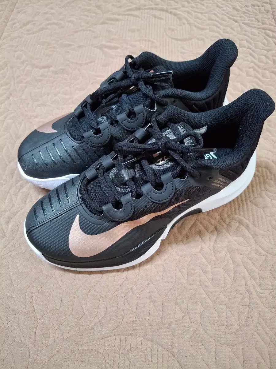 230 NIKE ナイキ レディース テニスシューズ 5049