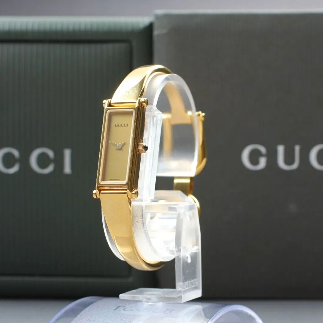 189 【美品 新品電池】Vintage Gucci 1500 12mm Quartz Gold Dial