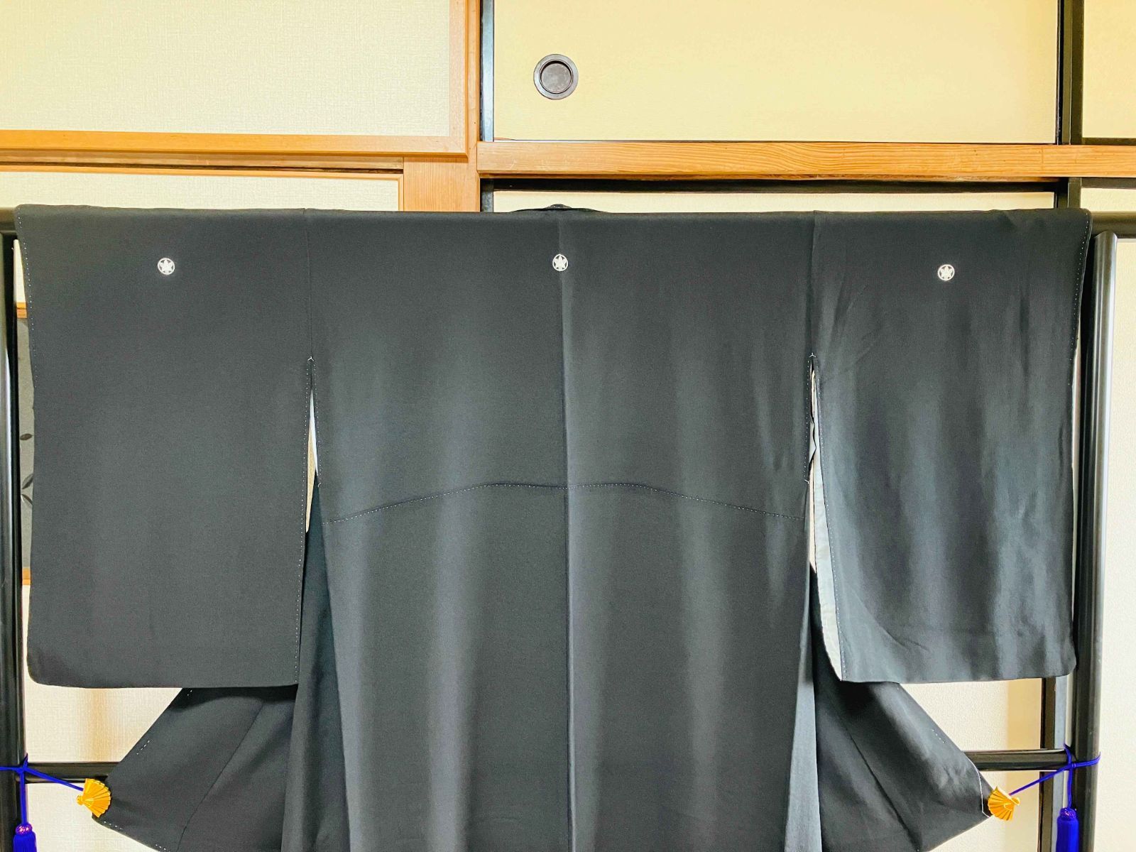 着物 黒留袖 正絹 / 黒色系 ブラック系 / 草花文 五つ紋 身丈約147cm