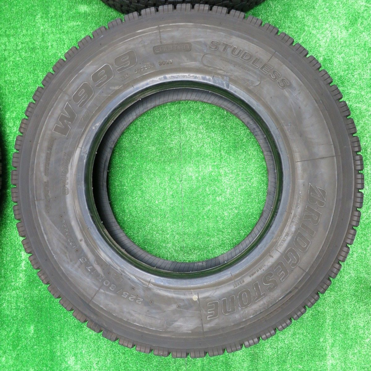 送料無料* バリ溝！23年！9.5分☆トラック タイヤ 225/80R17.5 123 
