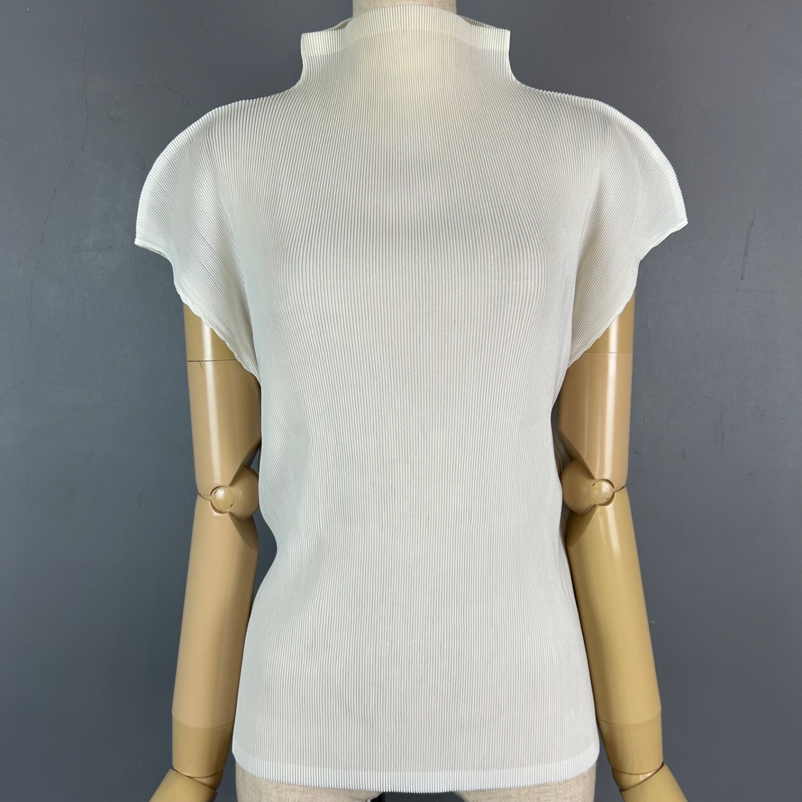 美品✨ISSEY MIYAKE 半袖ホワイトカットソープリーツ