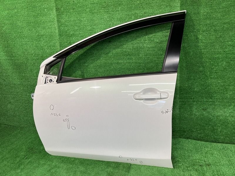 トヨタ アクア NHP10 左フロントドア 082 アクア NHP10 082 中古中古部品 ドア 左フロントドアの トヨタ アクア NHP10 左フロントドア 082 アクア NHP10 082 中古中古部品 ドア 左フロントドアの