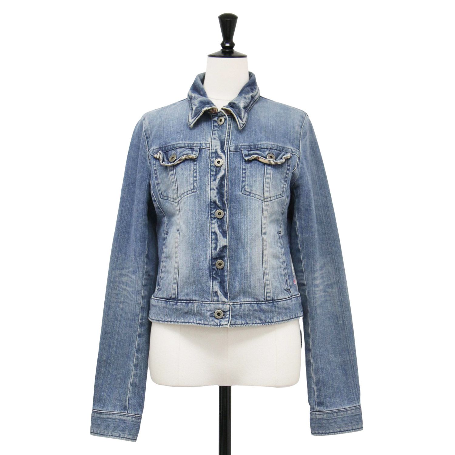 BURBERRY BLUE LABEL バーバリー ブルーレーベル ジャケット ライトブルー サイズ 38 M | 胸ポケット付き コンパクト デニムジャケット | ステンカラー バーバリーチェック 刺繍 コットン | 日本製 レディース