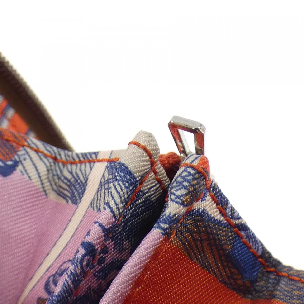 エルメス DELLA CAVALLERIA FAVOLOSA シルク イン コンパクト 083344CK  