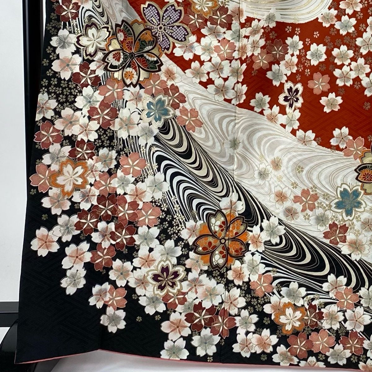 振袖 身丈168cm 裄丈67cm M 袷 桜 流水 金彩 赤 正絹 名品 【中古  