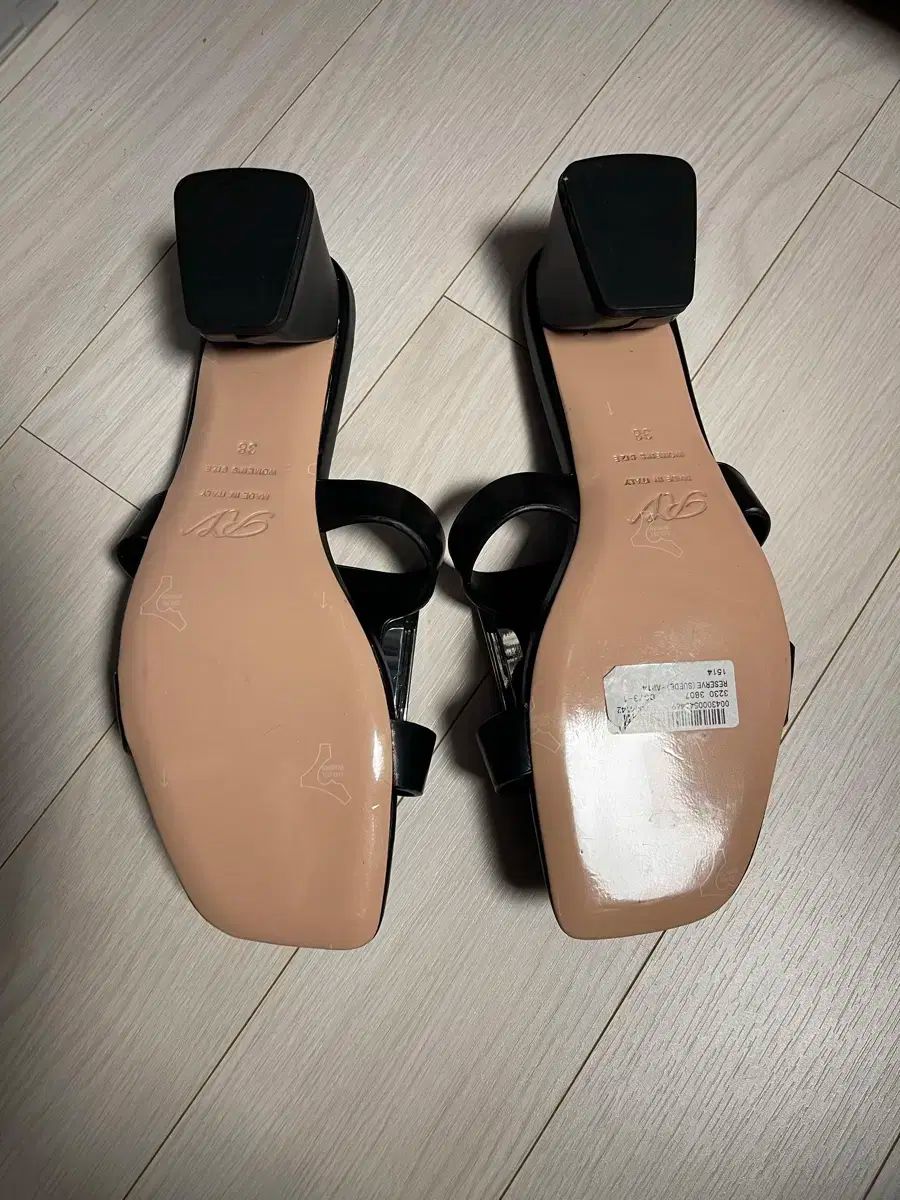 [Roger Vivier] ロジェ・ヴィヴィエ / メタルバックルミュール ロジェ ヴィヴィエ（ROGER VIVIER）新作シューズ【2022春夏】