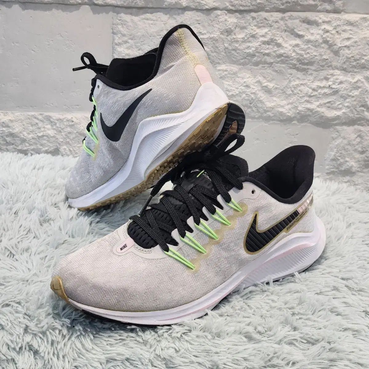 3a ー 29 :女性 ウィメンズ NIKE(ナイキ) エア ズーム ボメロ 14 （ 240 ）