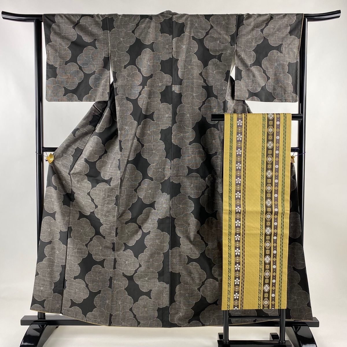 紬 身丈160.5cm 裄丈63.5cm S 袷 名古屋帯セット ねじ梅 黒灰 正絹 美品 秀品 【】