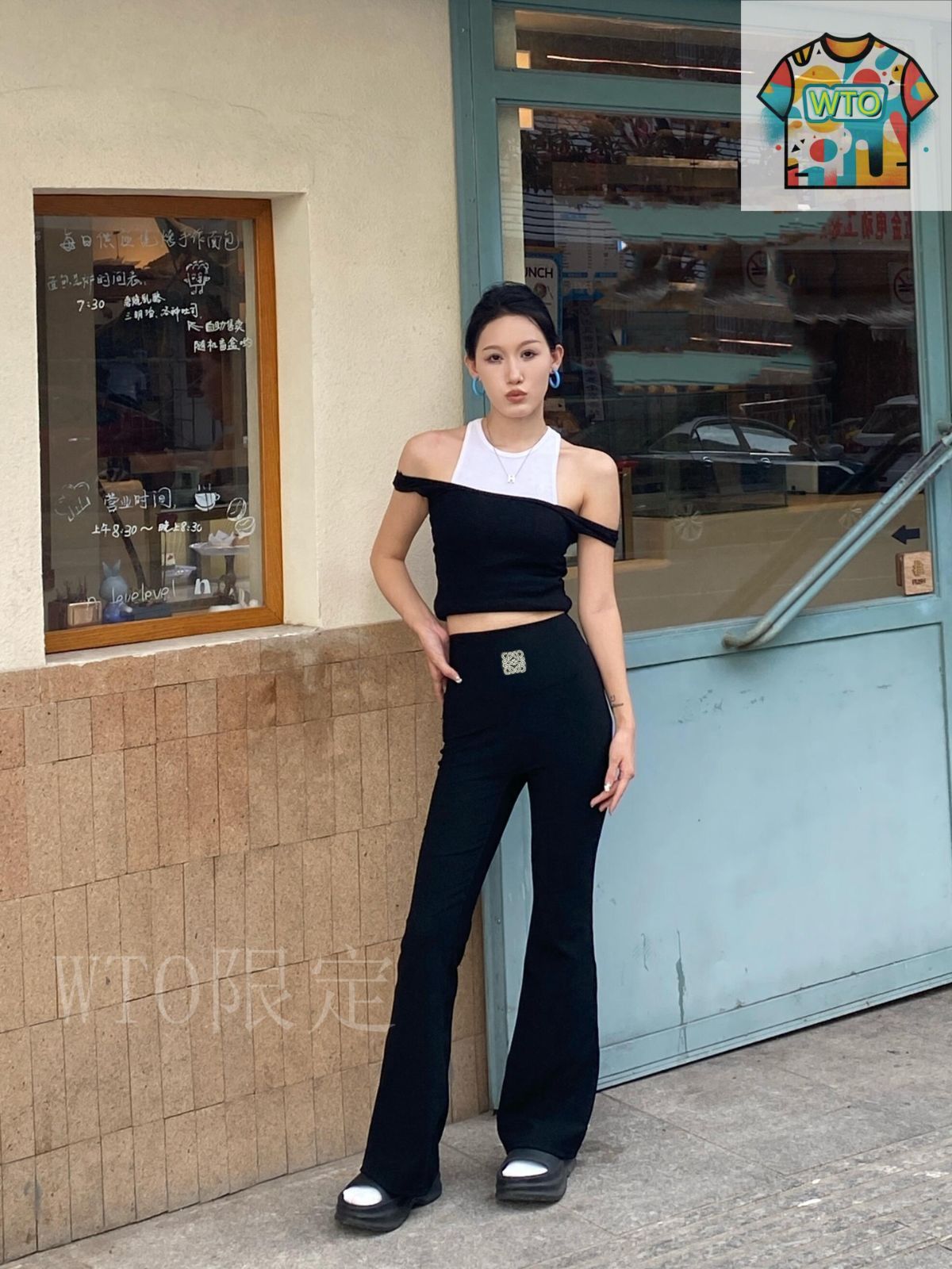 今日 Loewe 2025 New Logo Embroidered High-Waist Flared Yoga Pants 2025 新款ロゴ刺しゅう高腰微喇ヨガパンツ-1