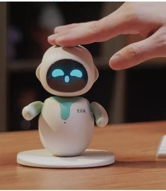 感情的知性を備えたデスクトップコンパニオンロボット