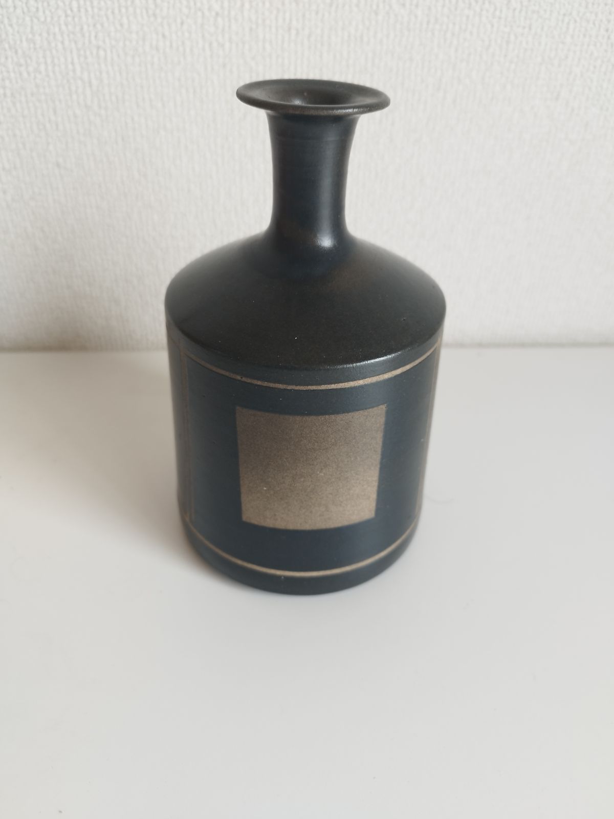 美品】黒釉 四方紋様 花瓶／一輪挿し H約17.5cm 木箱・資料付