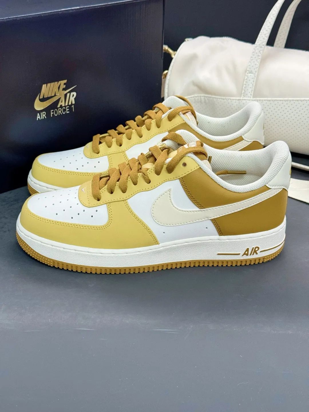 新品 NIKE AIR FORCE 1 ナイキエアフォース1