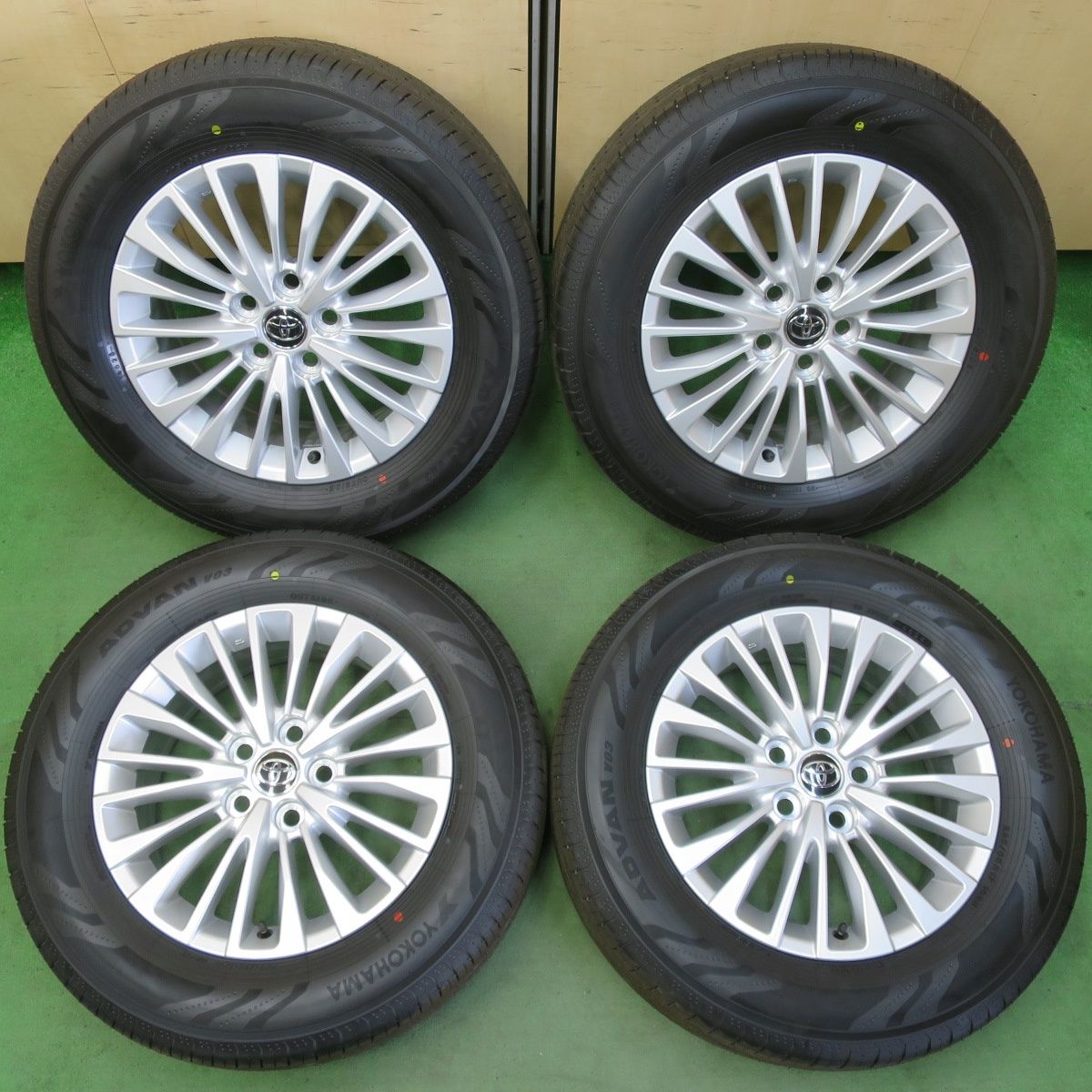 新車外し 24年 トヨタ 40系 アルファード 純正 225|65R17 ヨコハマ アドバン V03 17インチ PCD120|5H 5050512イノ