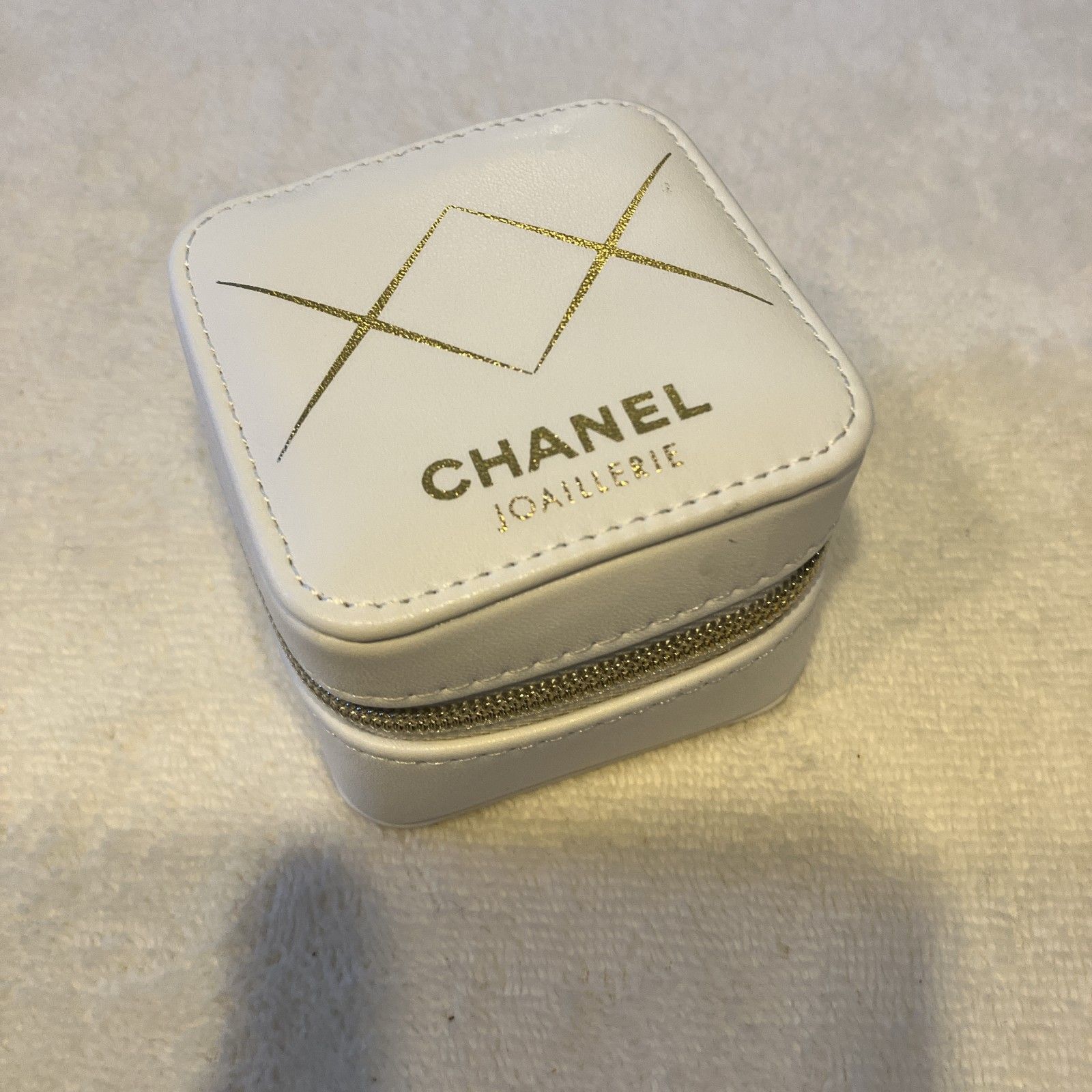 CHANEL】ココクラッシュ ノベルティ ジュエリーケース 白