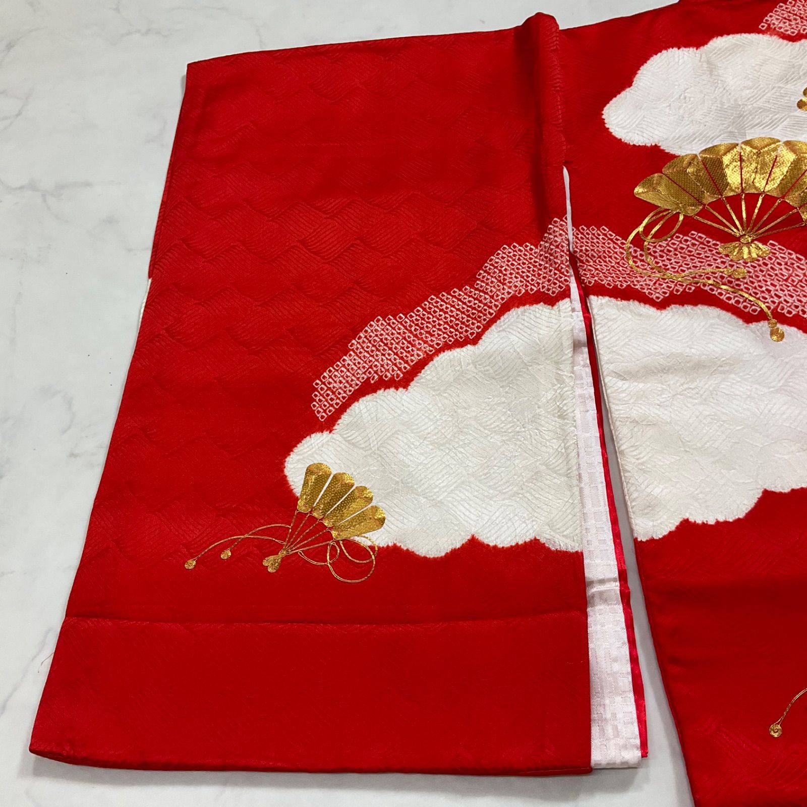 ◇kimono+one◇美品◇産着◇お宮参り◇長襦袢付き◇紅染めの絞りと金駒 