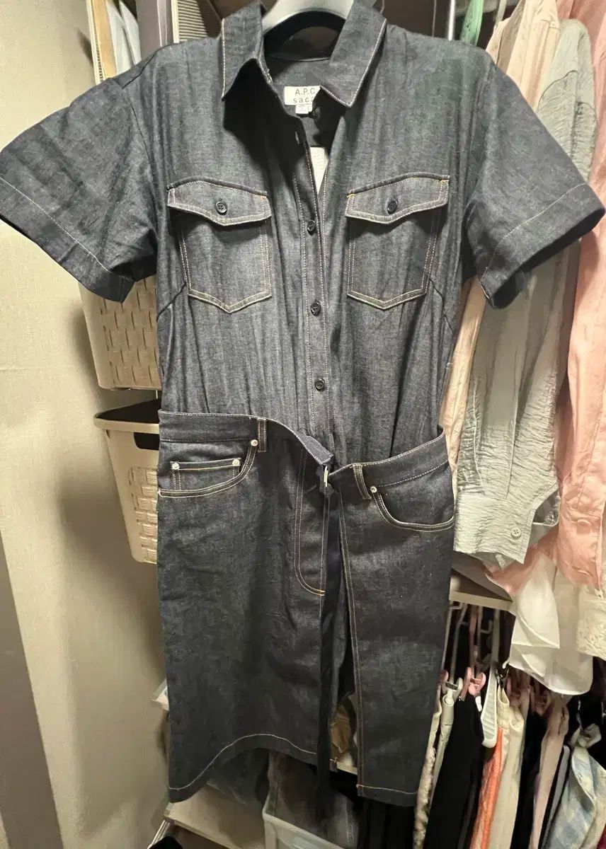 美品⭐︎⡱ sacai デニムワンピース サイドジップ サイズ1 日本製 美品⭐︎⡱ sacai デニムワンピース サイドジップ サイズ1 日本