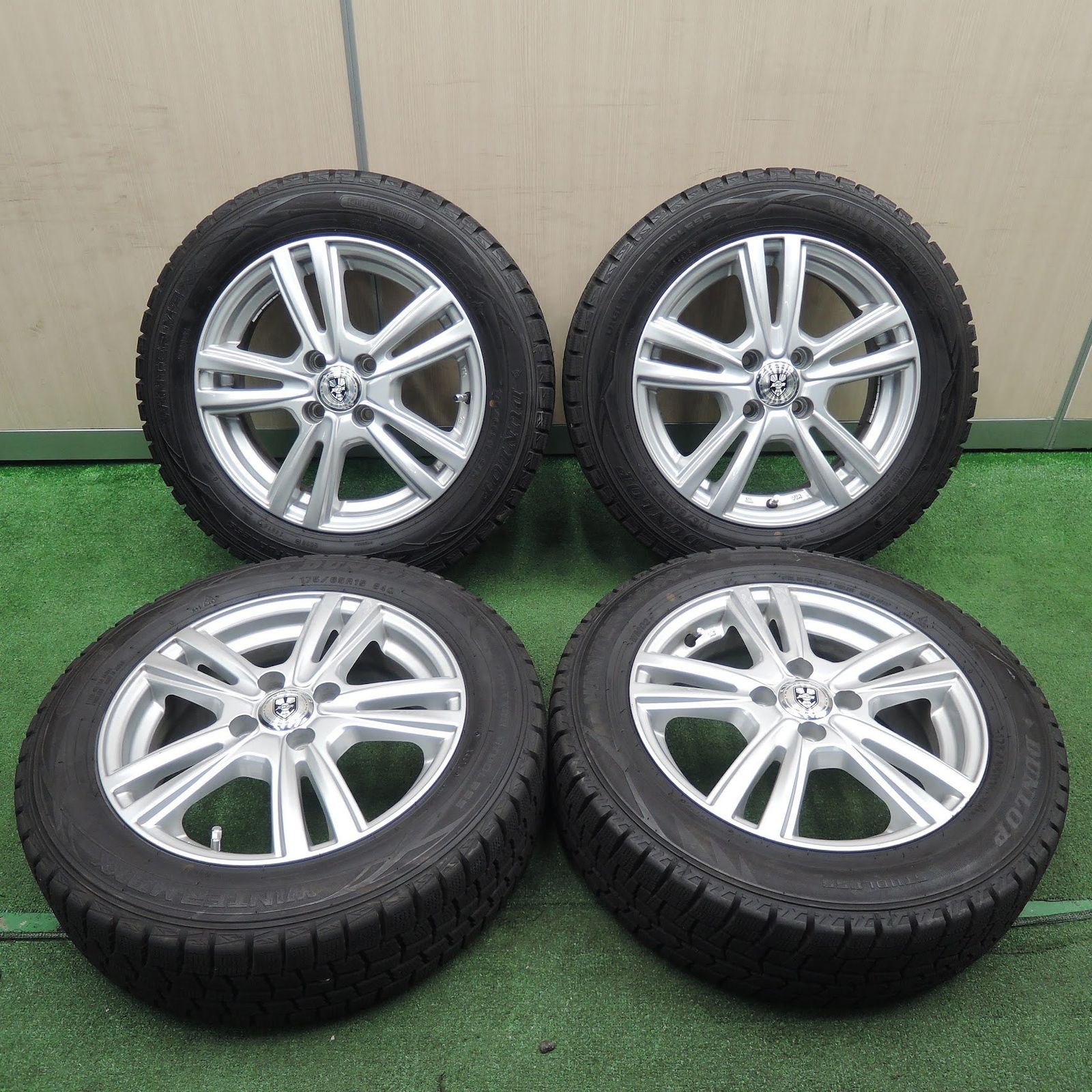 [送料無料] バリ溝！キレイ！9.5分スタッドレス 175/65R15 ダンロップ ウインターマックス WM01 JOKER ジョーカー PCD100/4H3112905NJス