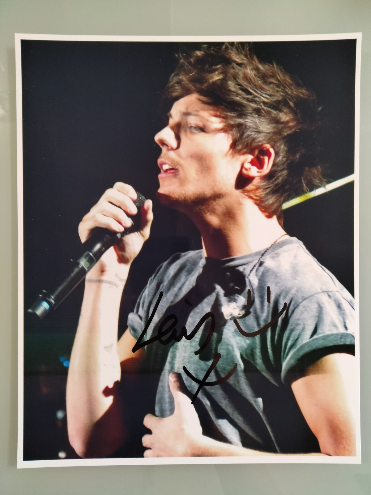 ルイ・トムリンソン直筆サイン入り大型写真…Louis Tomlinson ルイ・トムリンソン直筆サイン入り超大型写真…Louis Tomlinson