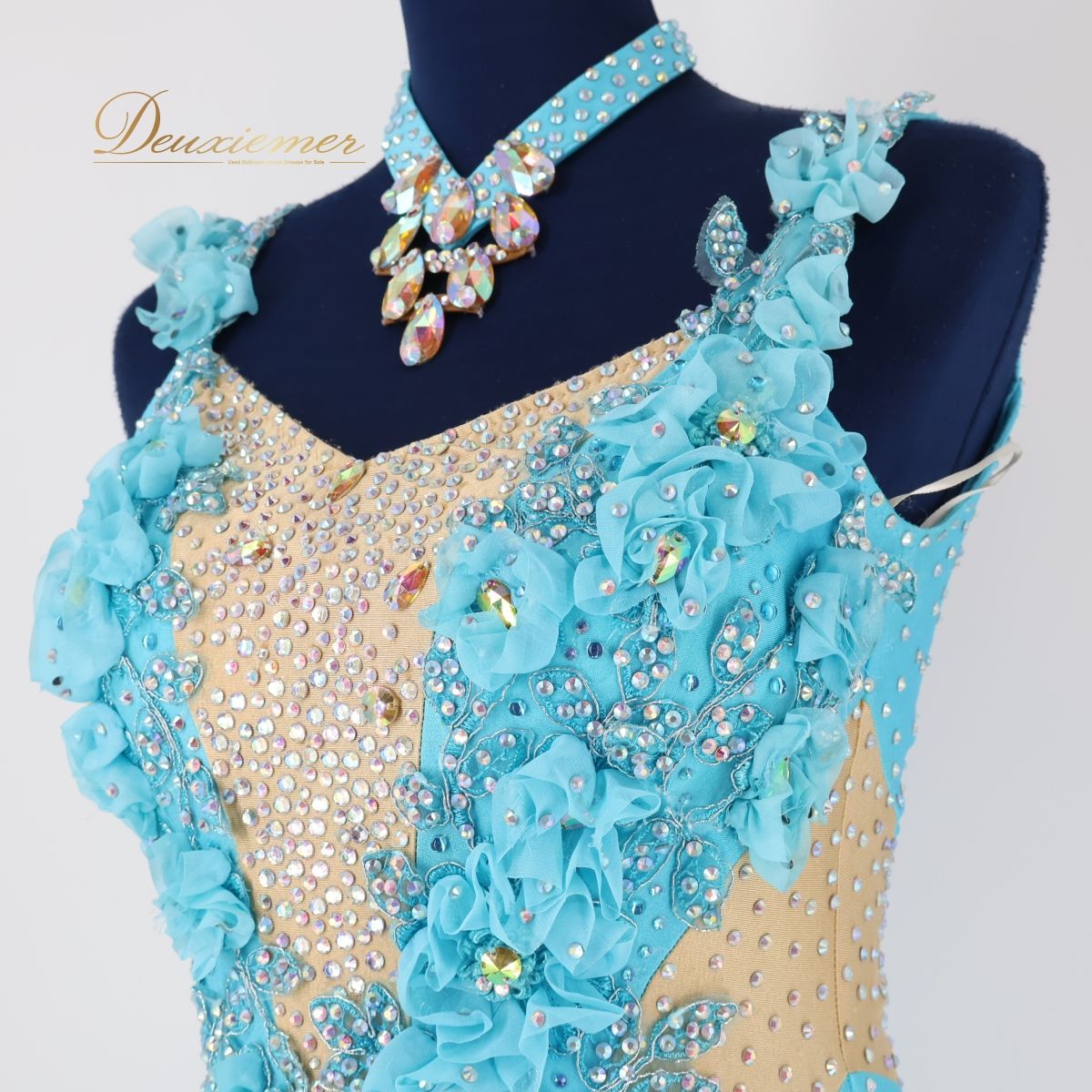 【社交ダンス衣装】ブルー ワンピース ドレス 水色 花柄 ゴールド 高級感 上品 ボリューム 綺麗 かわいい デモ 競技用 ダンス 社交ダンス衣装】ブルー ワンピース ドレス 水色 花柄 ゴールド