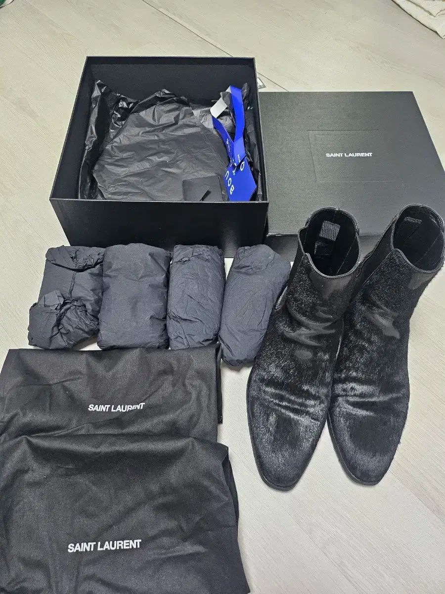 Saint Laurent サンローラン ワイアット 40 カーフレザー ブーツ 42