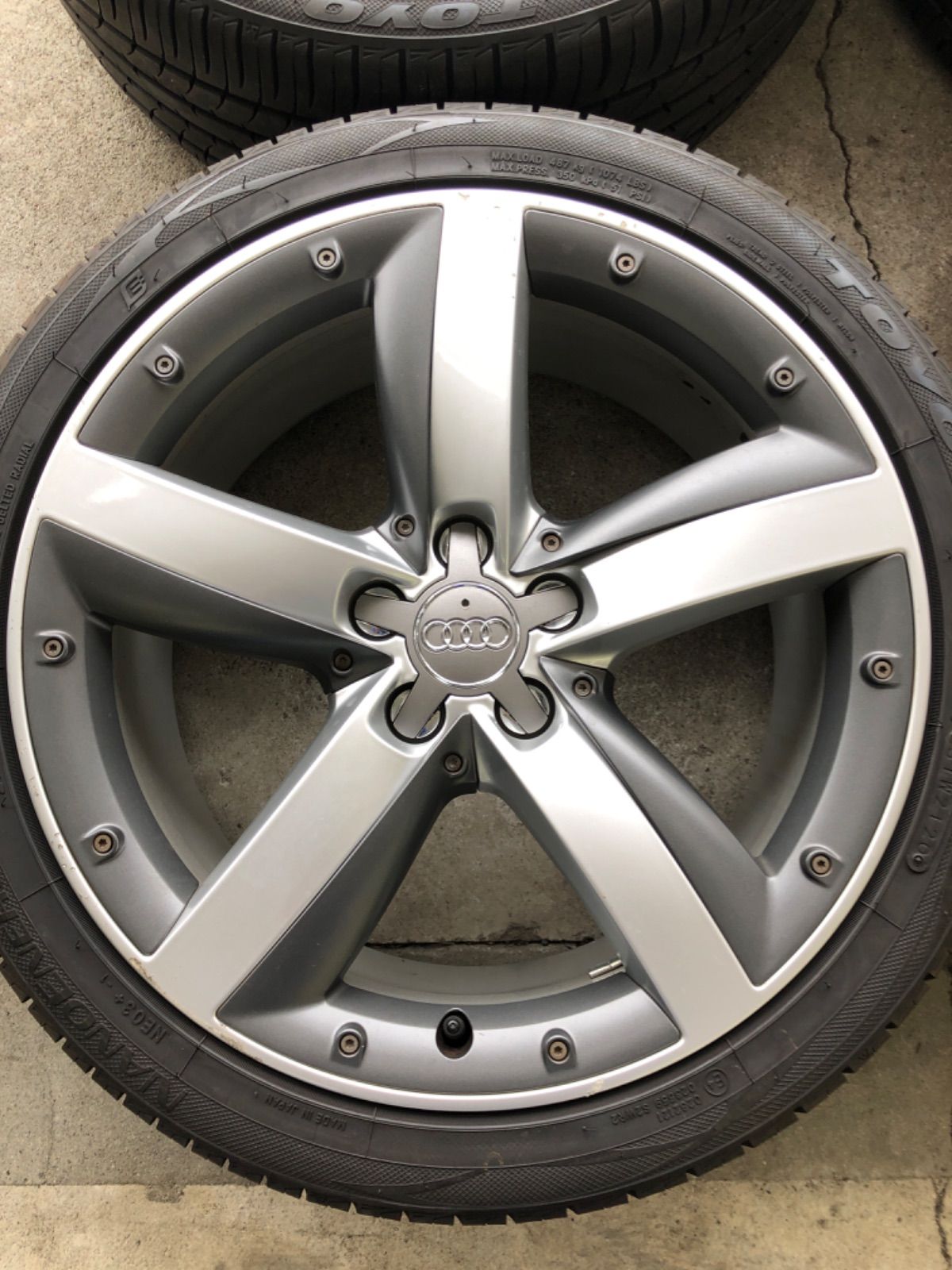 アウディ A1 215/40R17 純正アルミホイール - メルカリ