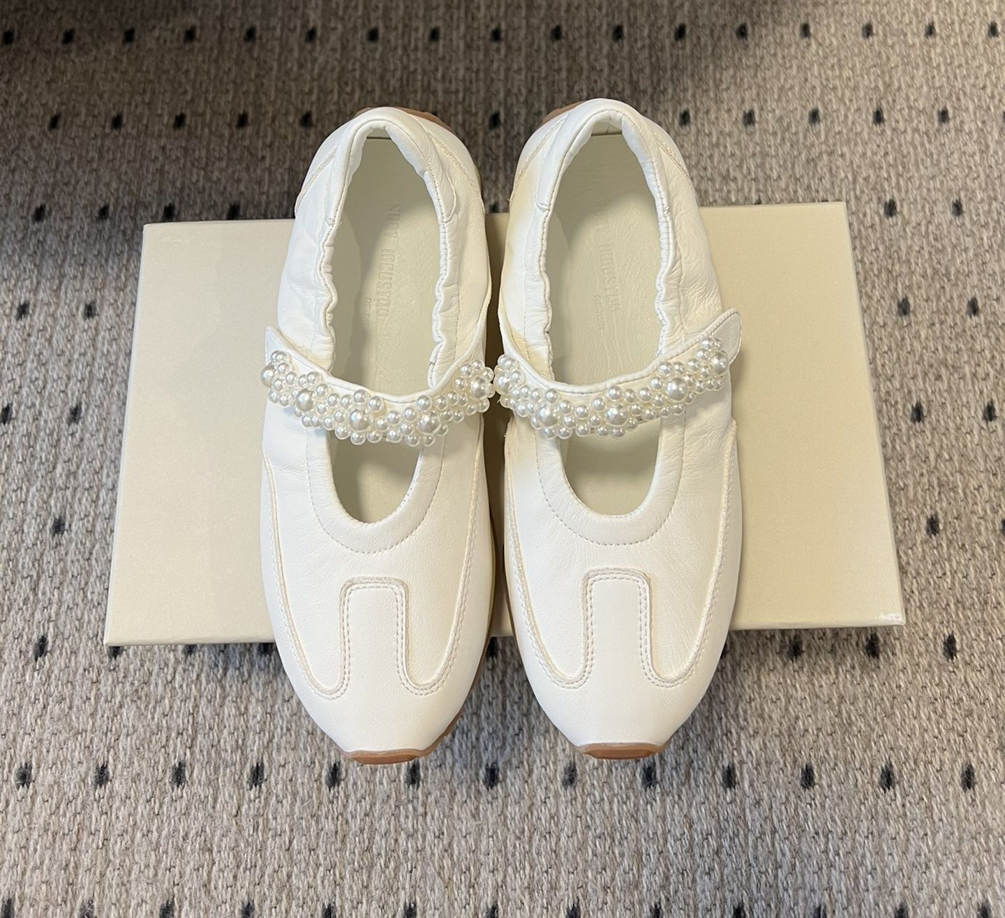 FOOT INDUSTRY PEARL MARY RUNNER ANTIQUE WHITE