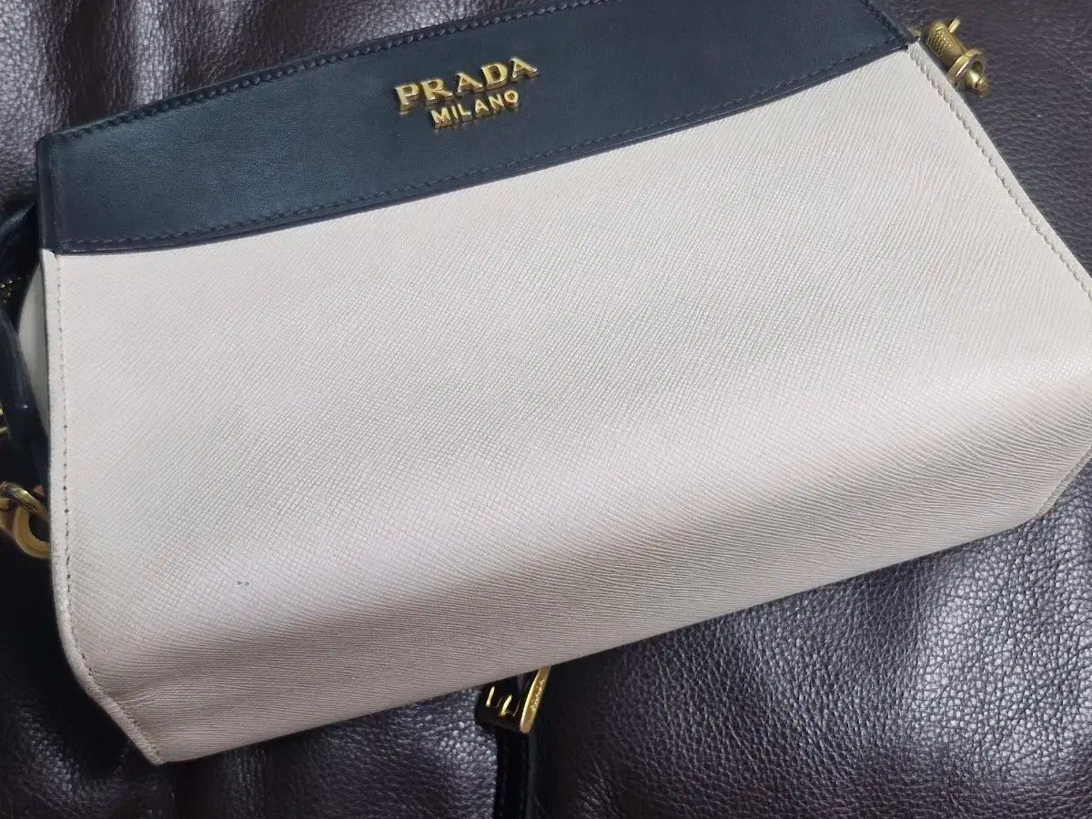 PRADA プラダ ホワイト-ブラック ツートン バイ クロスバッグ 販売