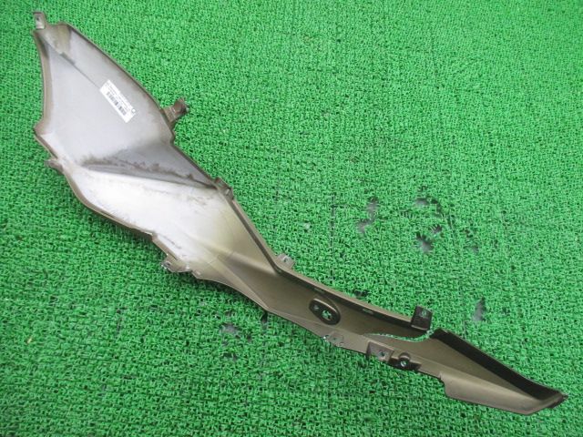 F800GS タンクカバー 右 4663 8529006  純正 中古 サイドカウル サイドカバー カラマタメタリック 修復素材に ペイント素材に 76 F800GS タンクカバー 右 4663 8529006 BMW 純正 バイク 部品 サイド