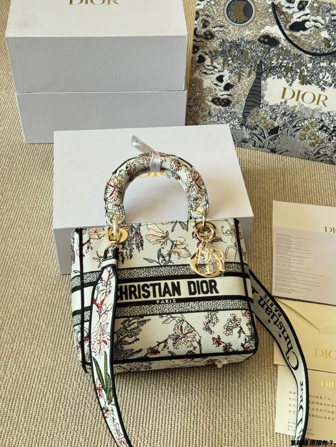 美品・ヴィンテージ【DIOR】LADY D-LITE刺繍トートバッグ 美品・ヴィンテージ【DIOR】LADY D-LITE刺繍トートバッグ 今日