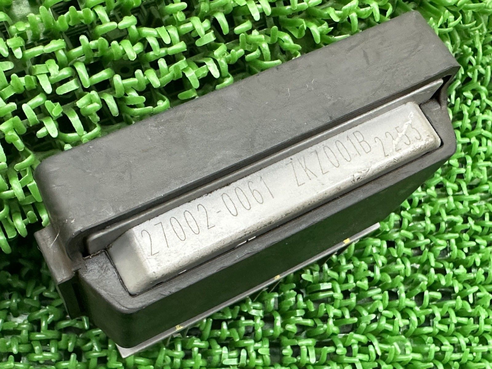 ZX-4R コントロールリレー 27002-0061 カワサキ 純正 中古 バイク 部品